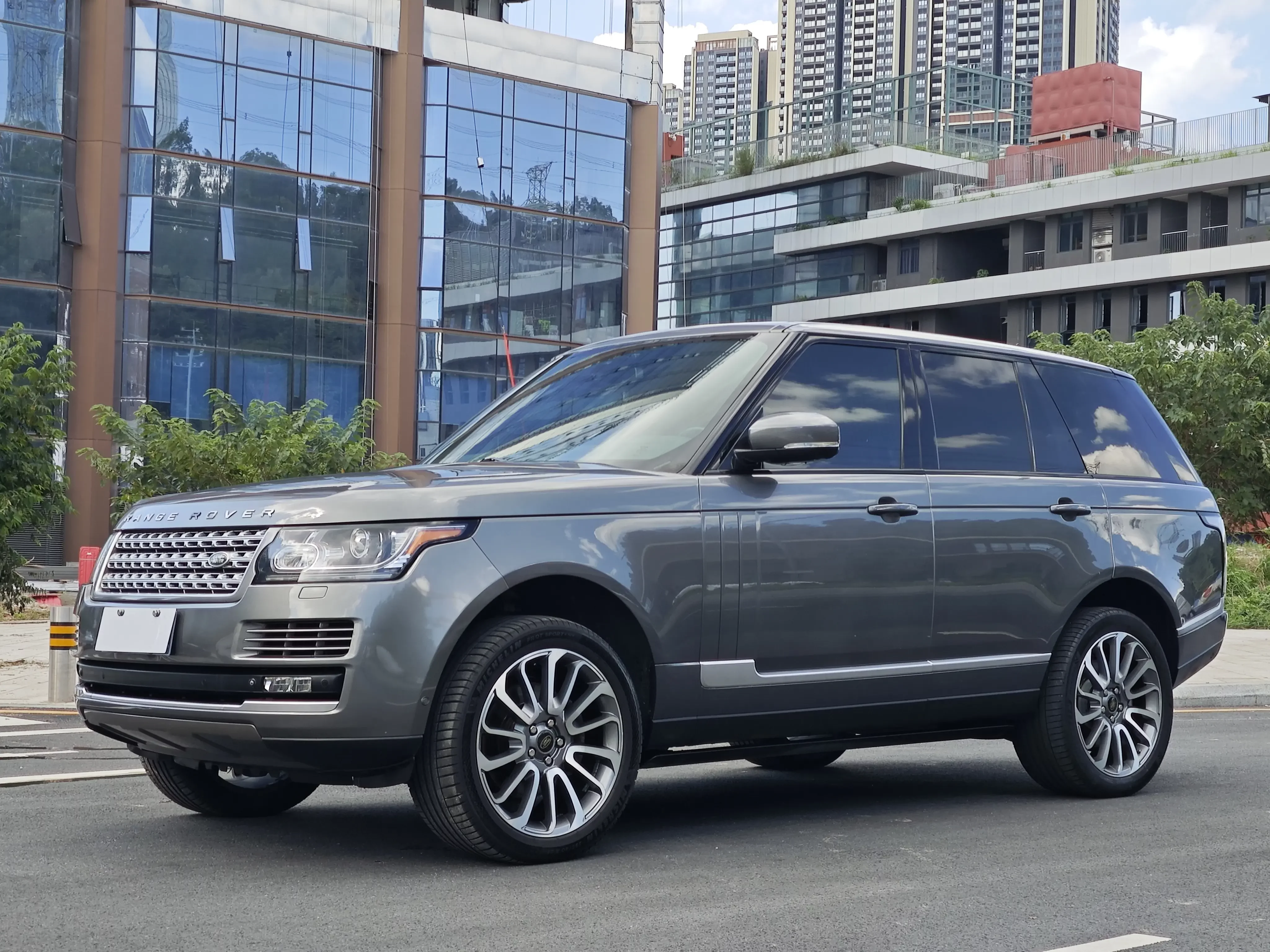 Land Rover range rover
