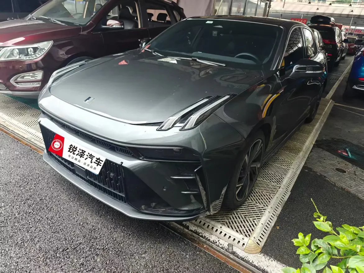 Lynk & Co 03