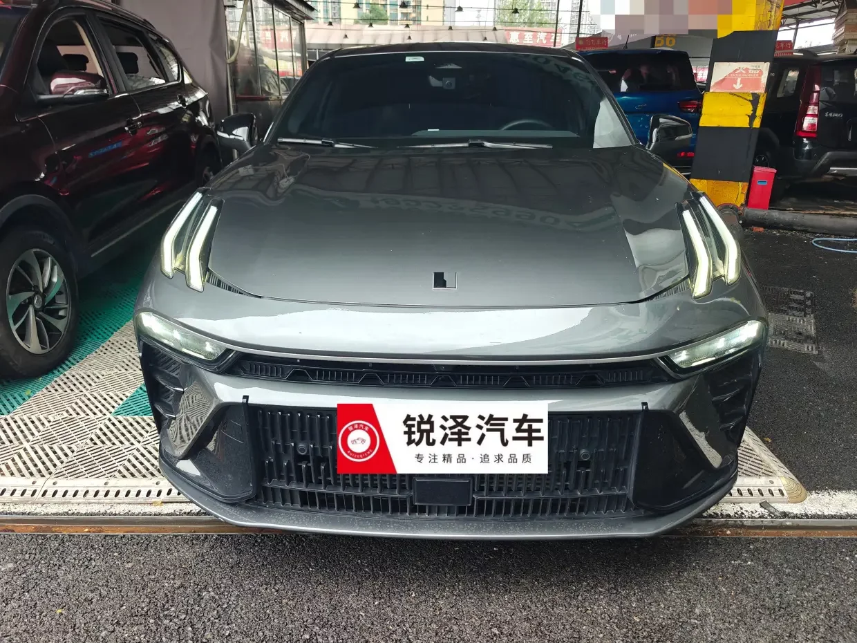 Lynk & Co 03
