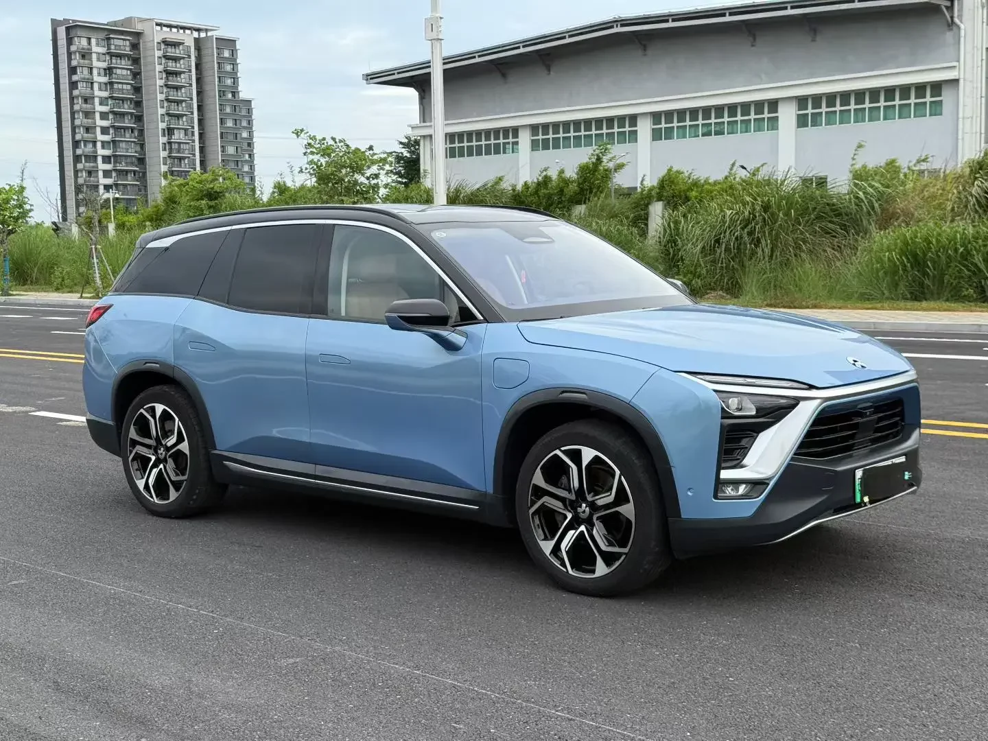 NIO ES8