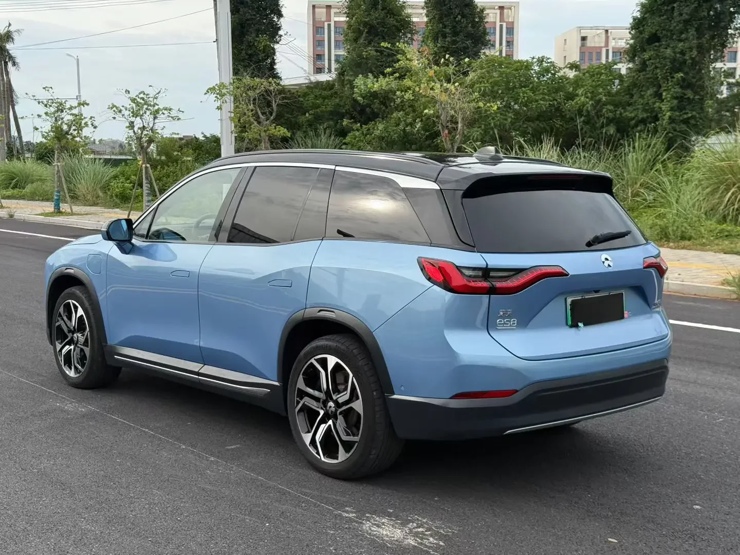 NIO ES8