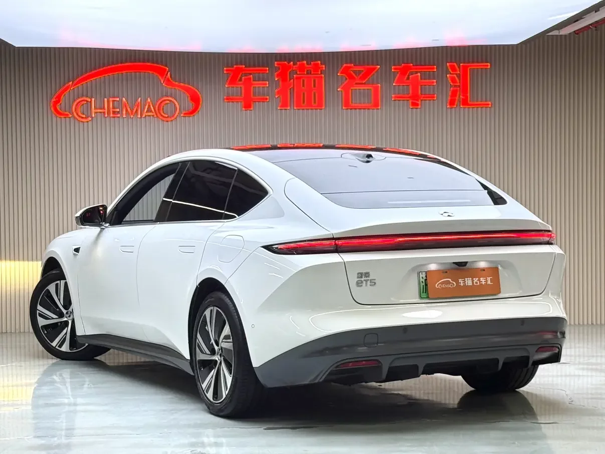 NIO ET5