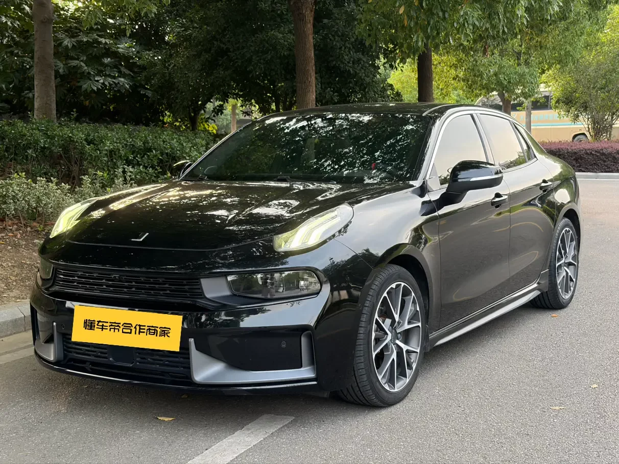 Lynk & Co 03