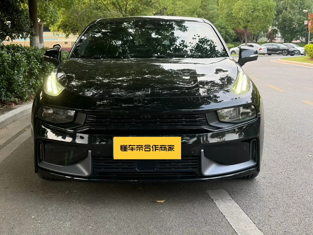 Lynk & Co 03
