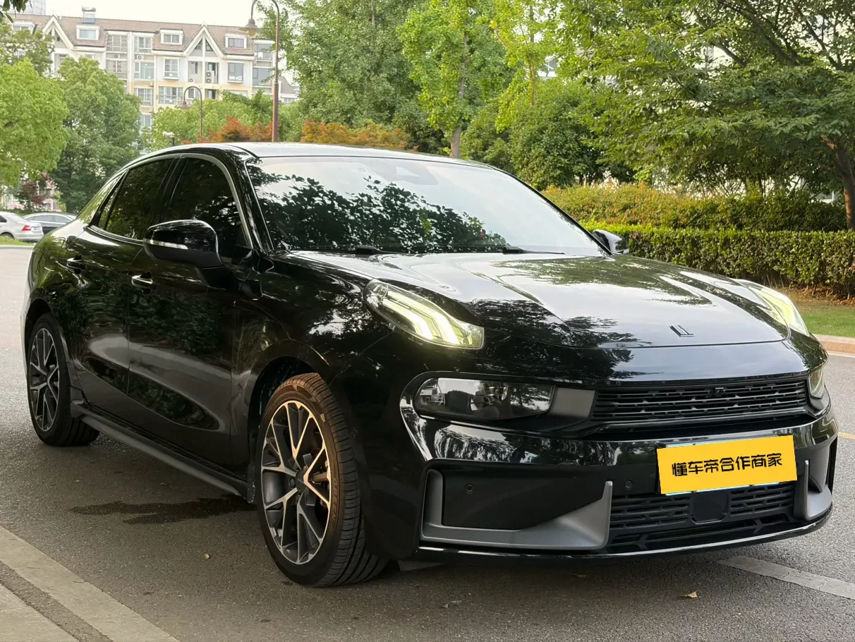 Lynk & Co 03
