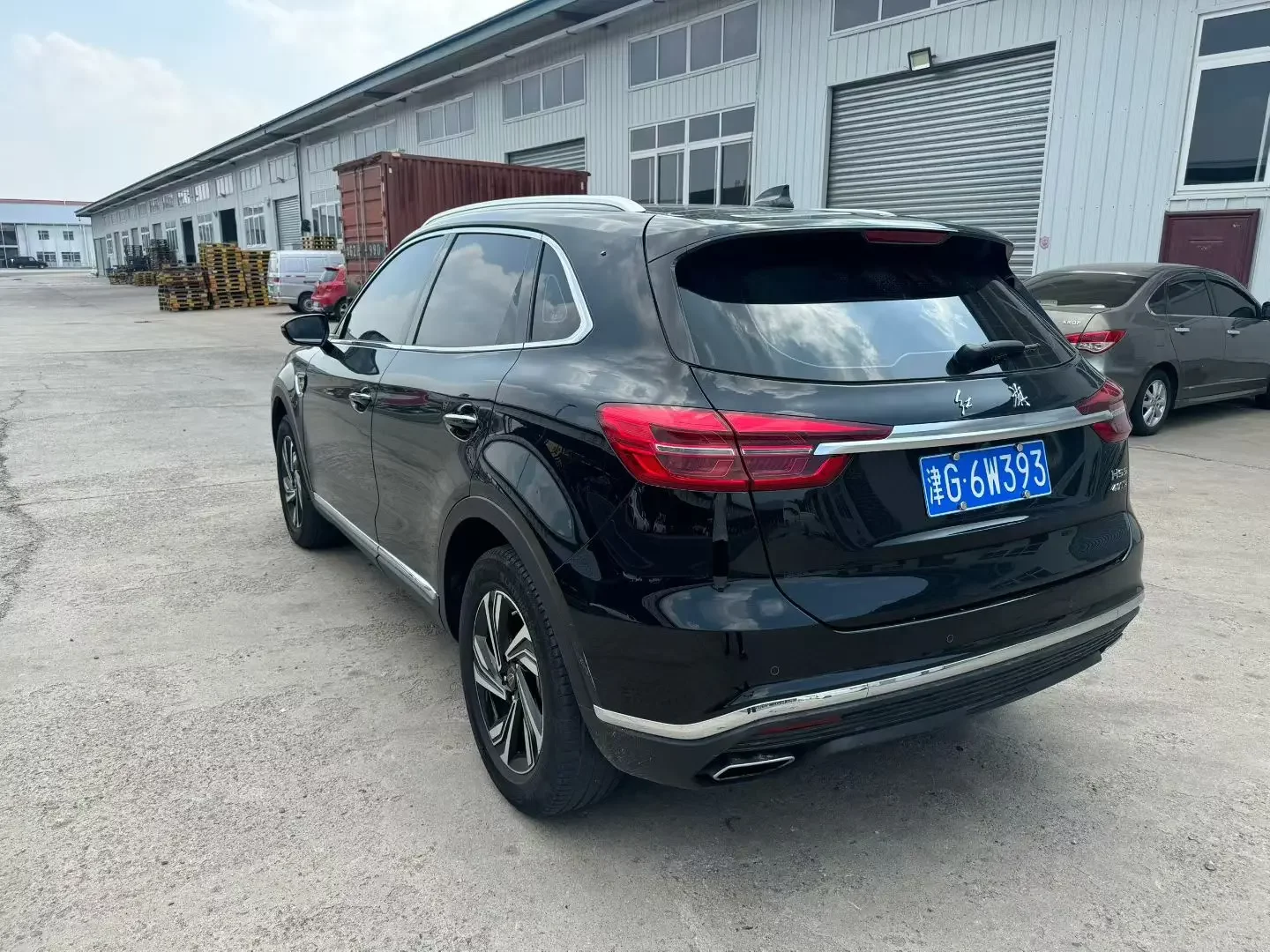 Hongqi HS5