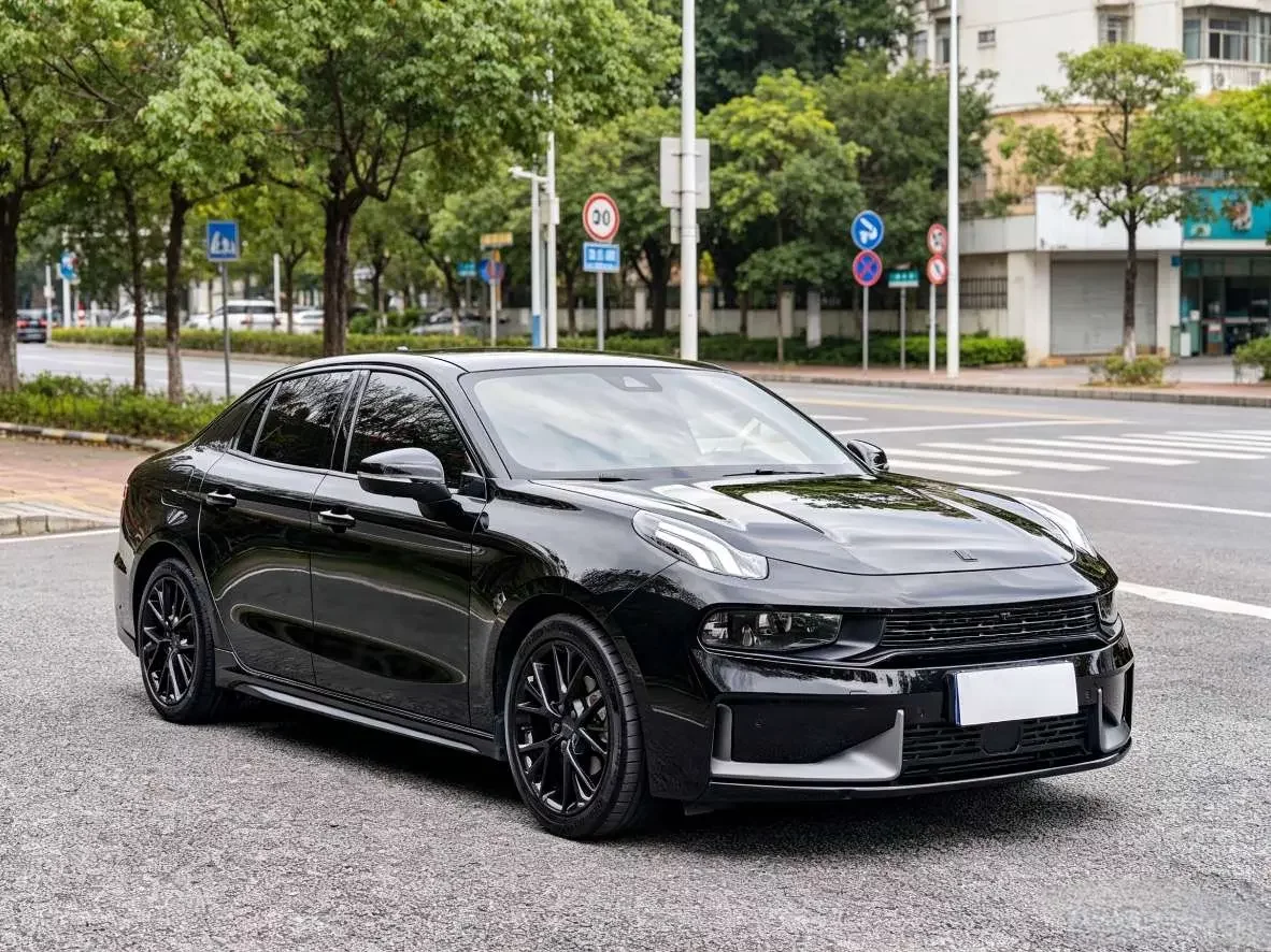 Lynk & Co 03