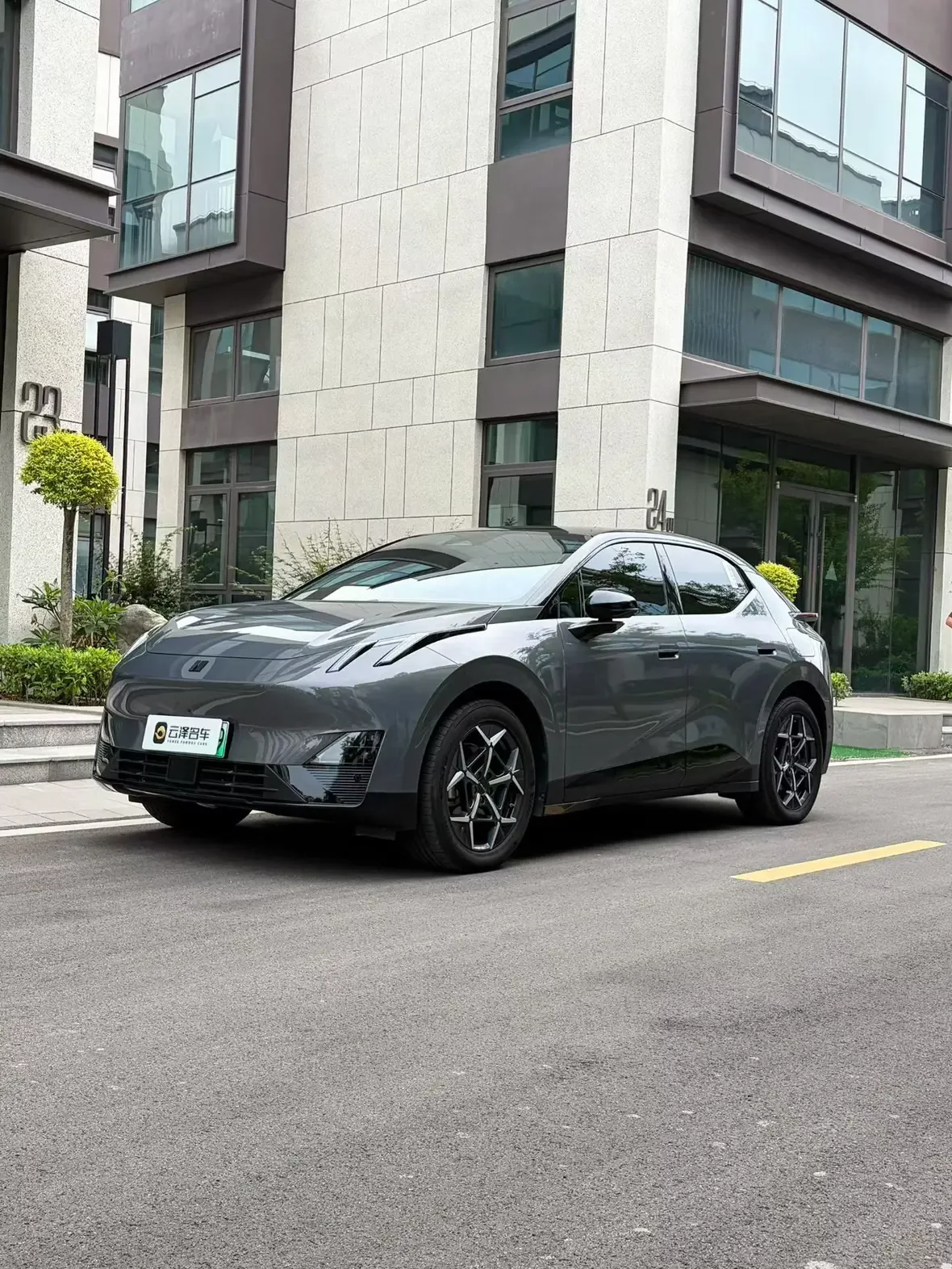 Lynk & Co Z20
