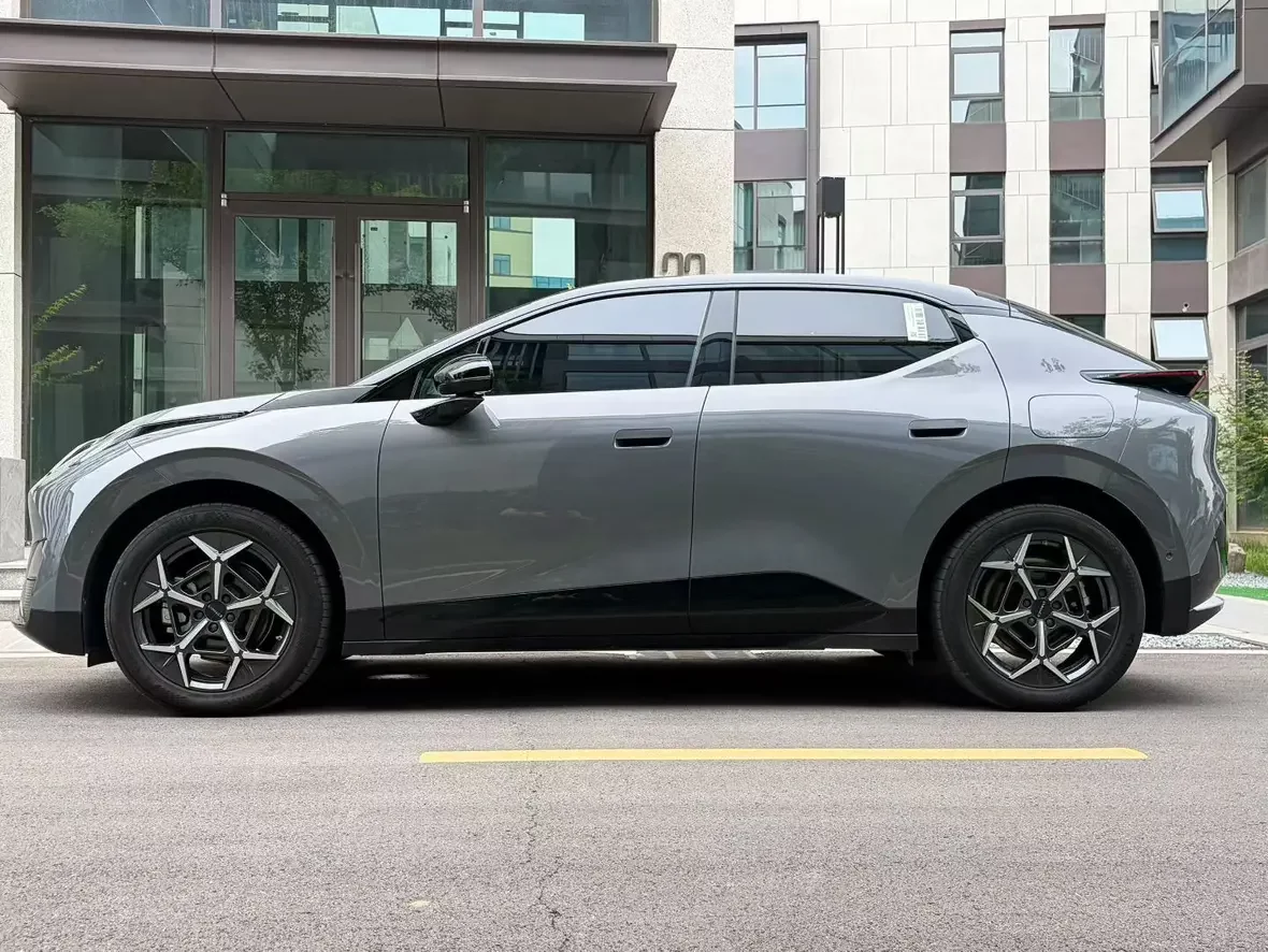 Lynk & Co Z20