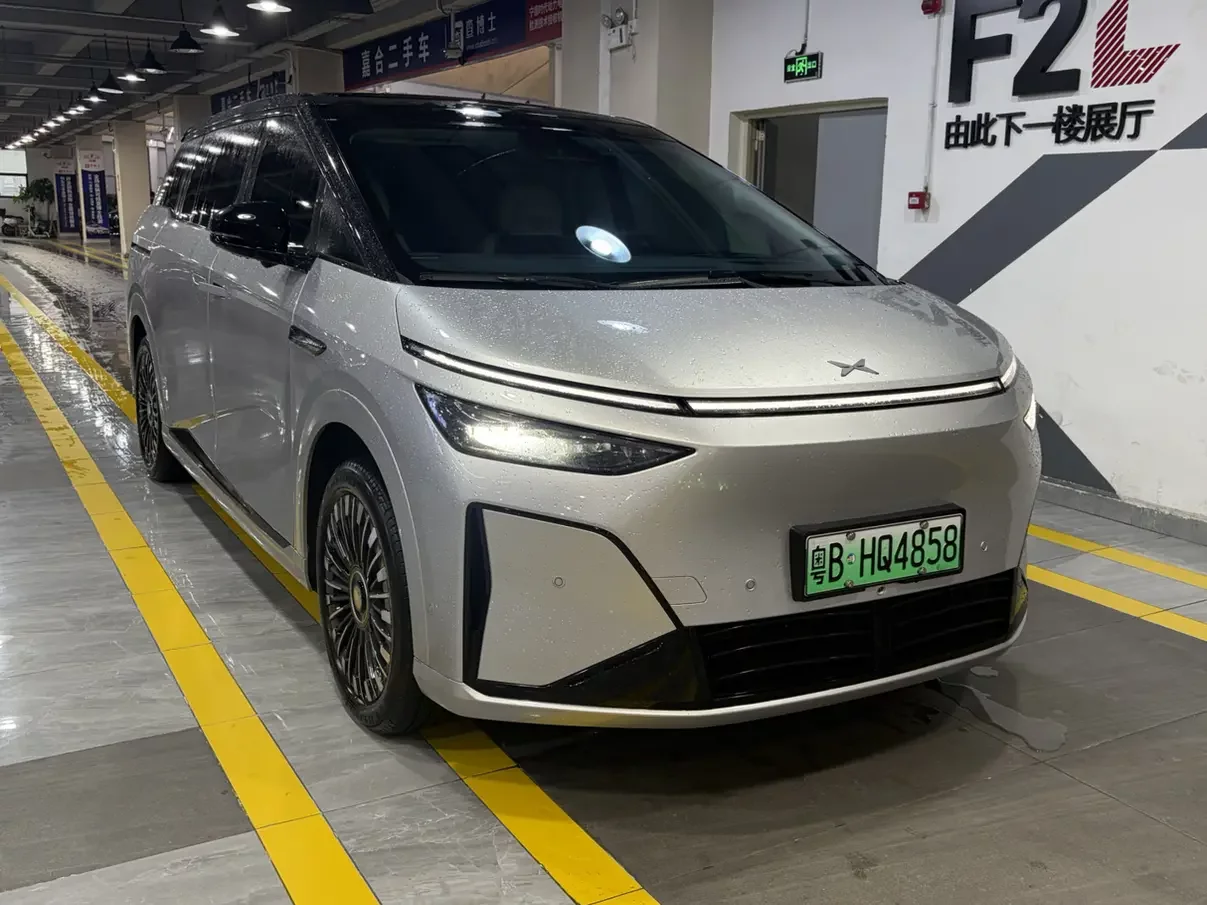 Xpeng X9