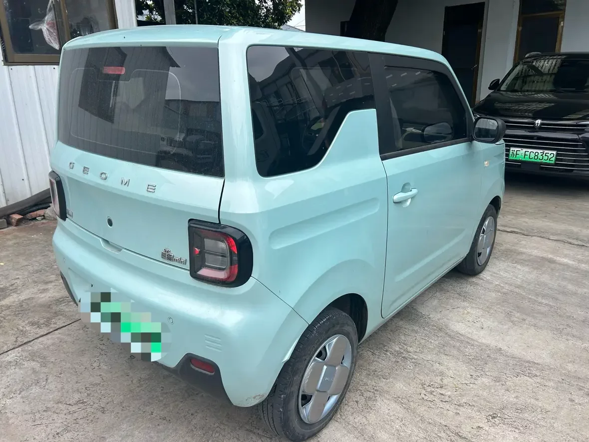 Geely panda