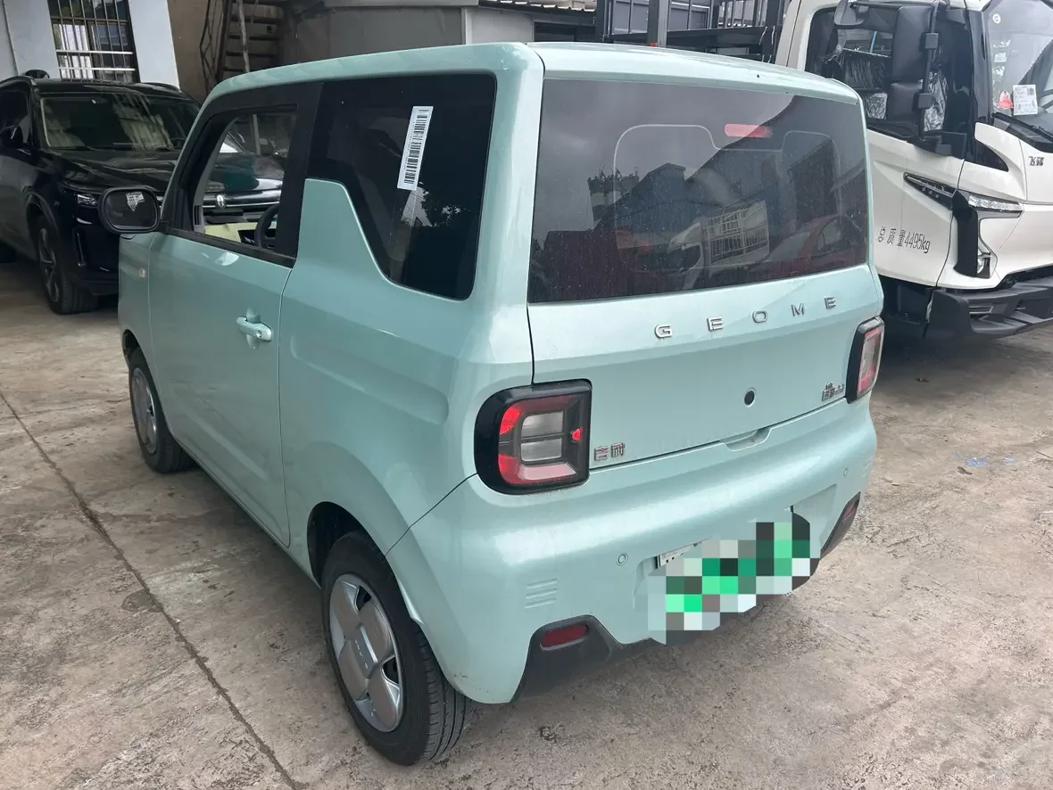 Geely panda