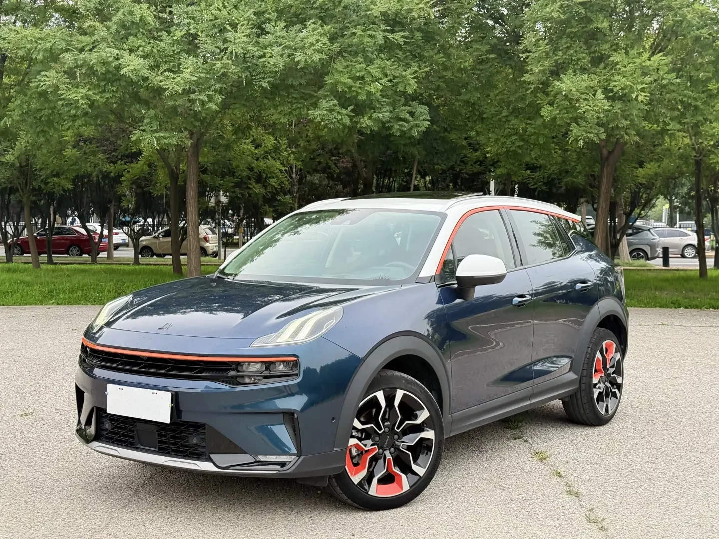 Lynk & Co 06