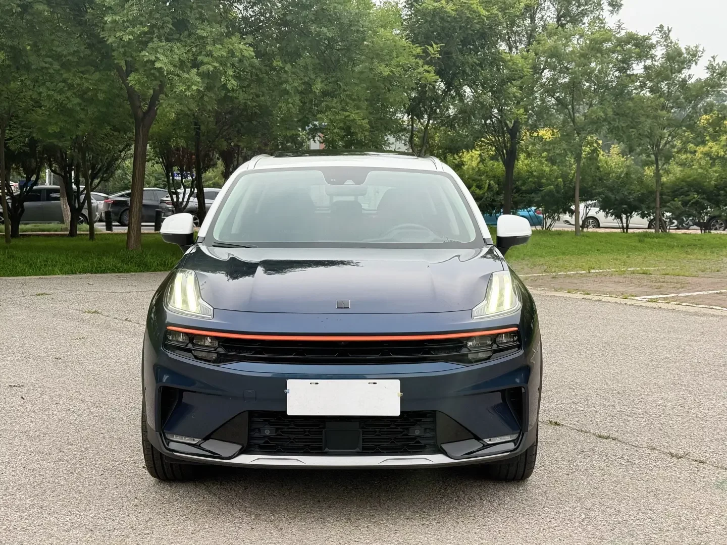 Lynk & Co 06