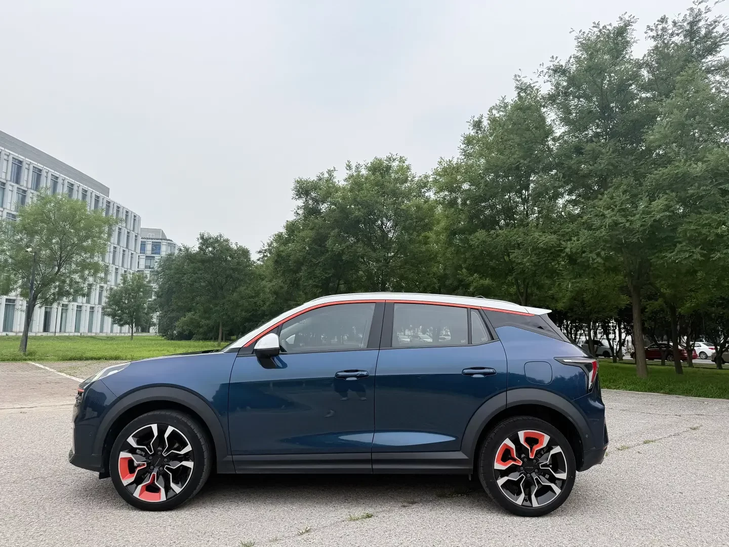 Lynk & Co 06
