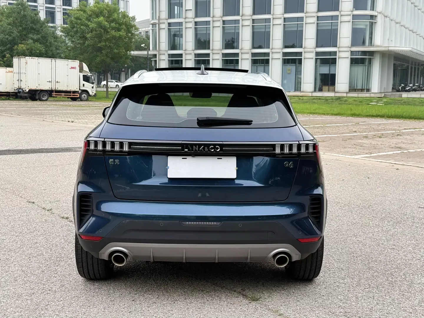 Lynk & Co 06