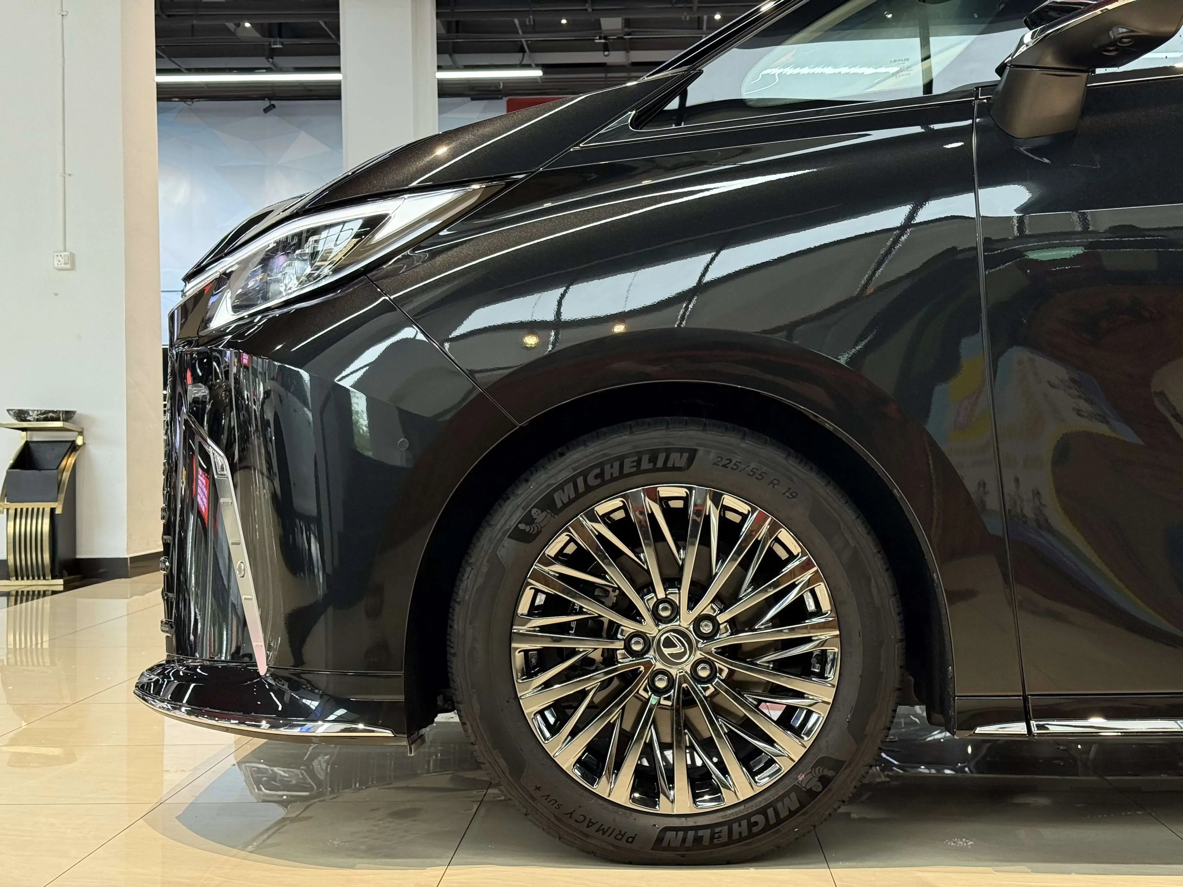 Lexus LM