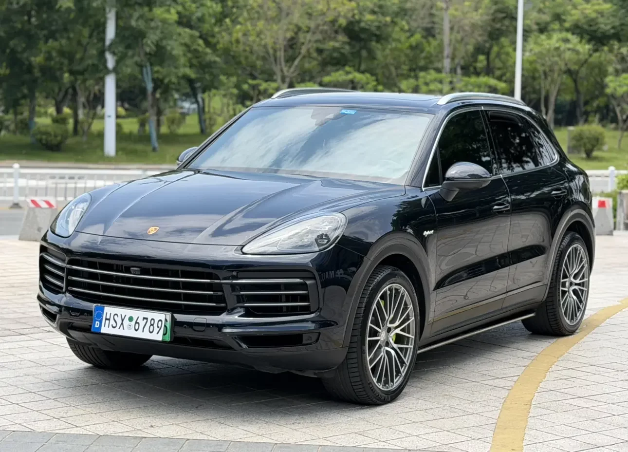 Porsche Cayenne E-Hybrid  из Китая
