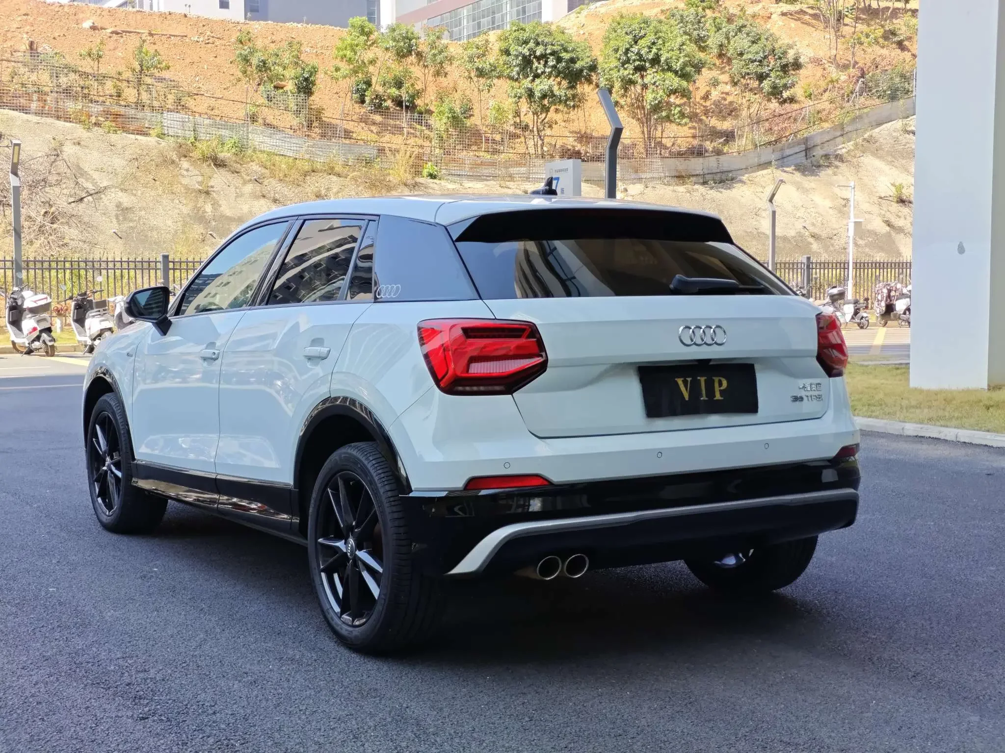 Audi Q2L