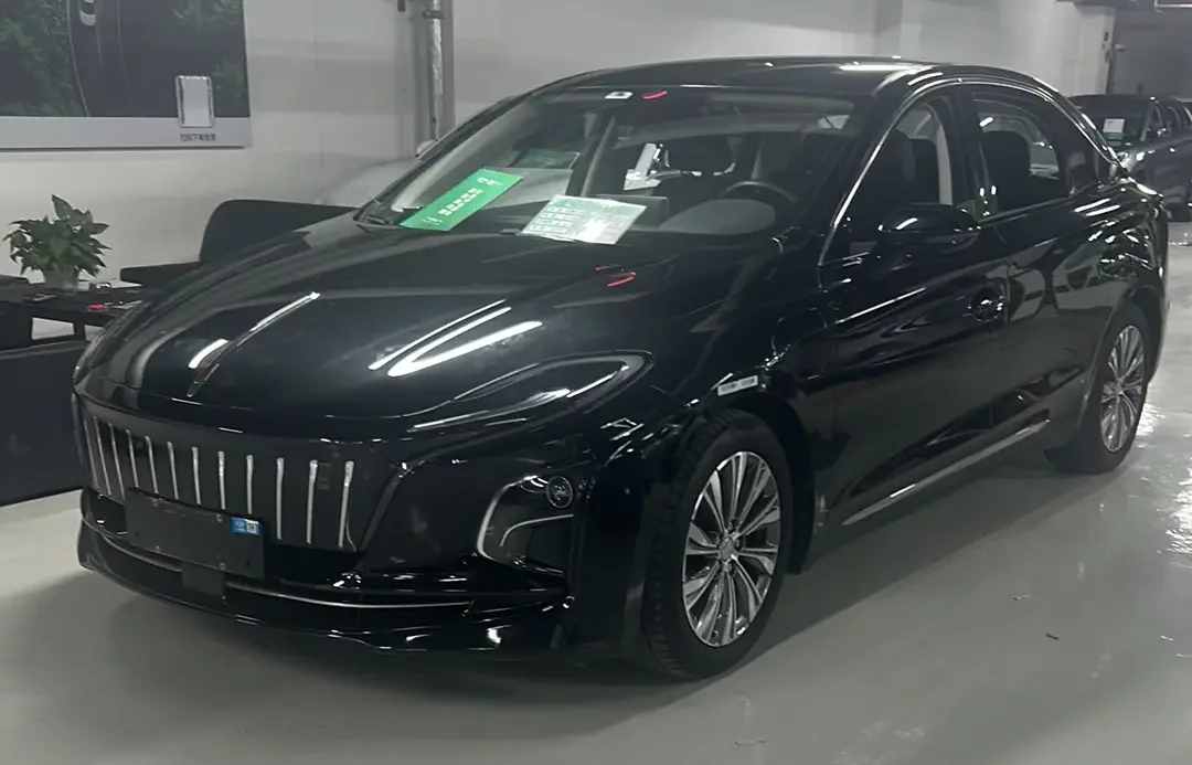 Hongqi E-QM5