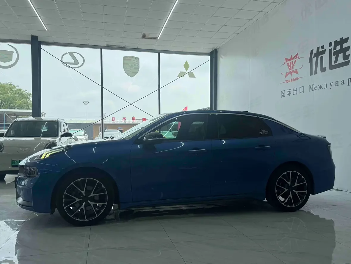 Lynk & Co 03
