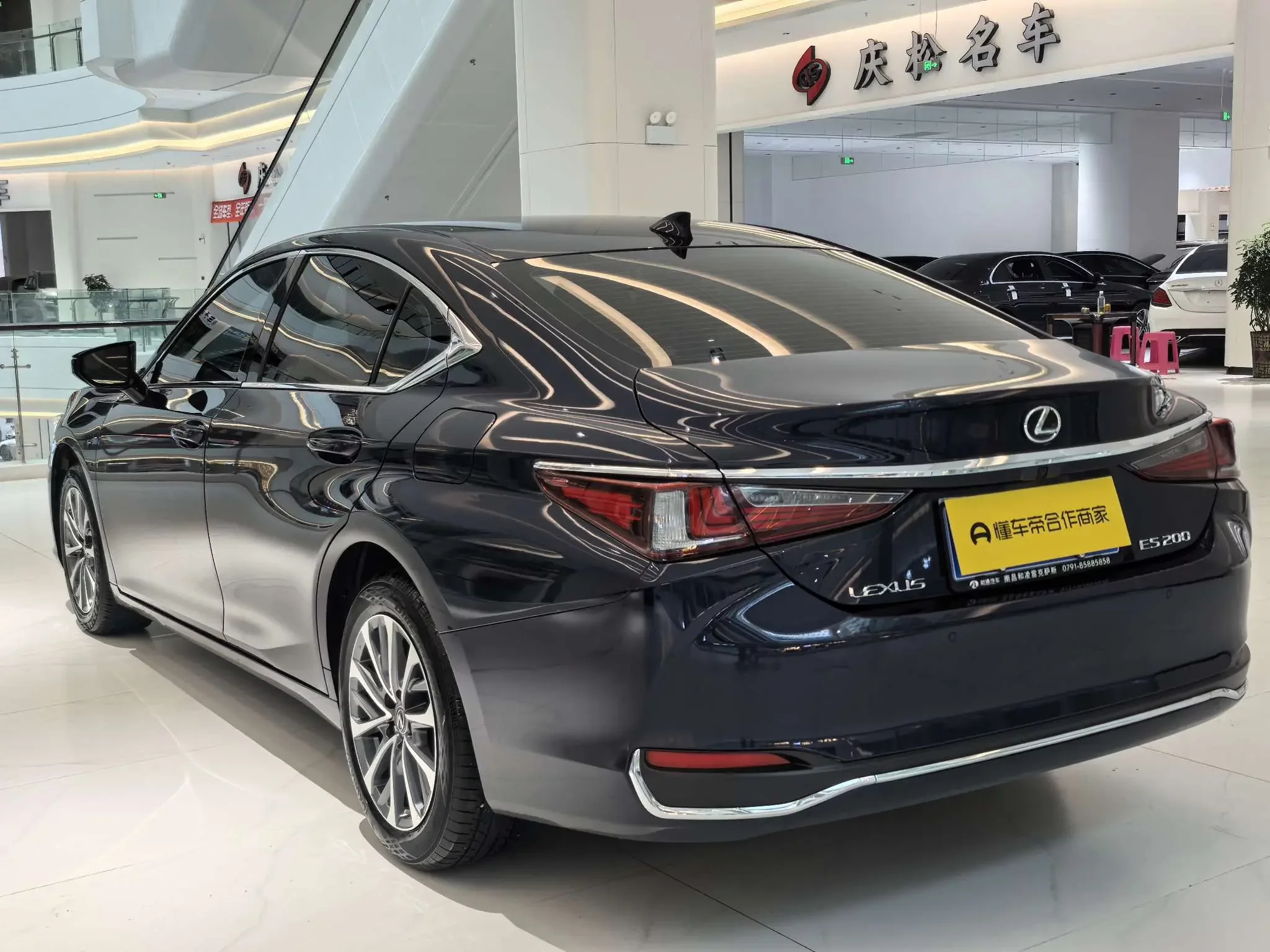 Lexus ES