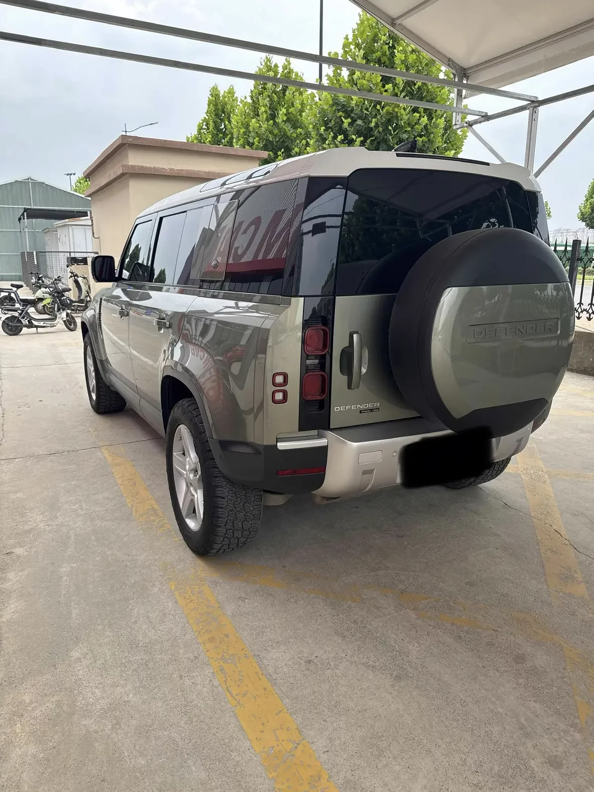 Land Rover guard