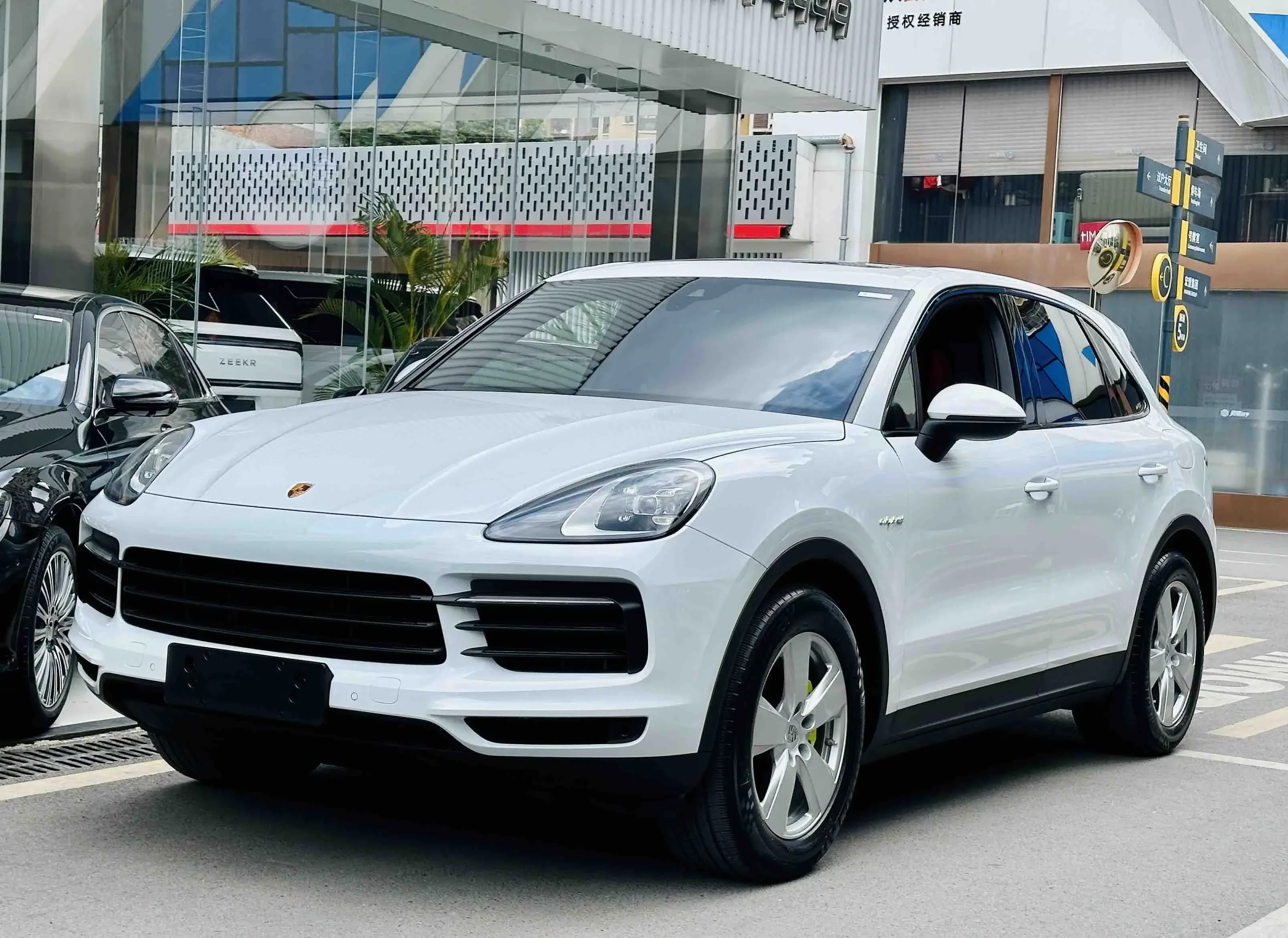 Porsche Cayenne E-Hybrid  из Китая