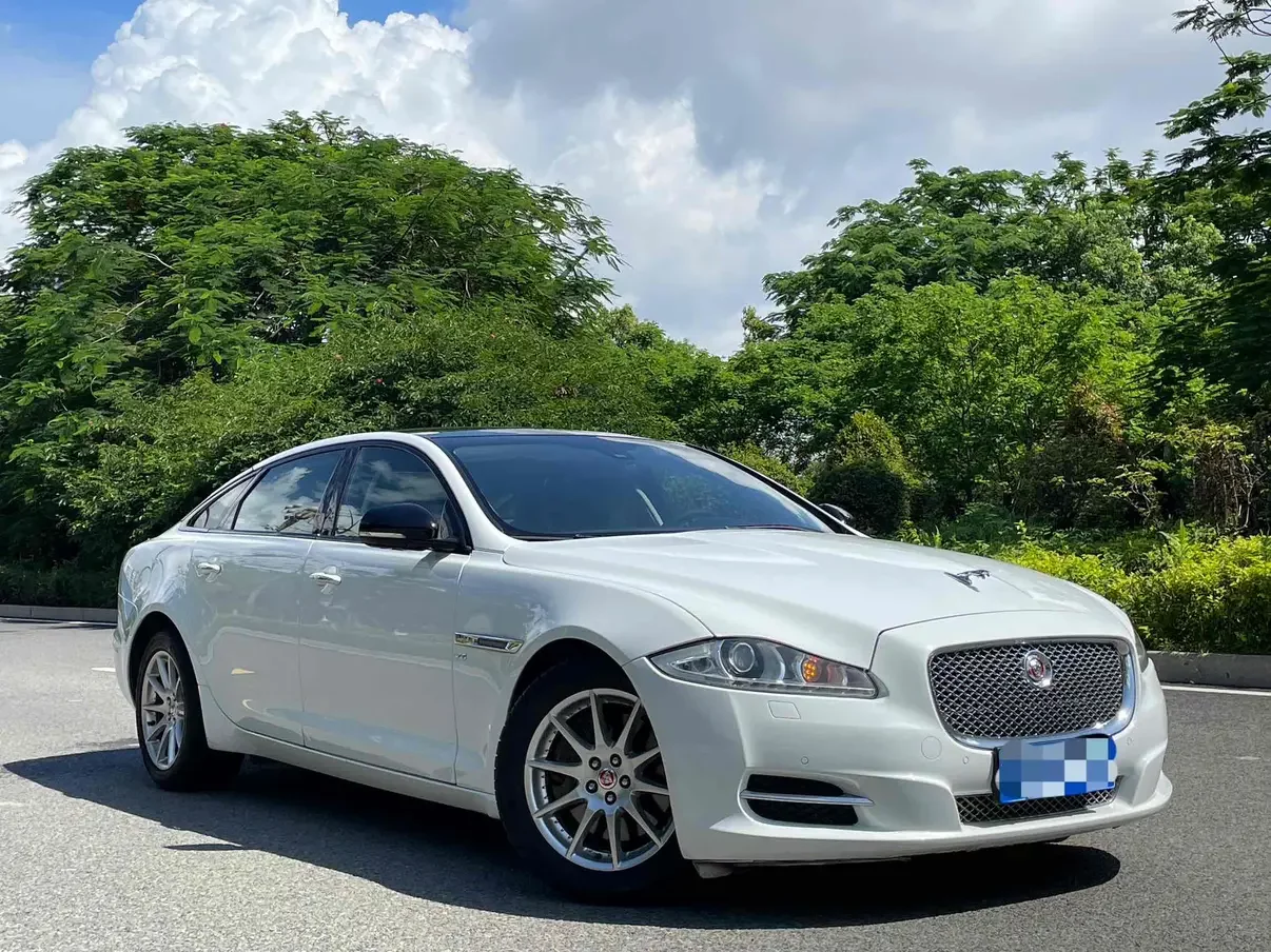 Jaguar XJ