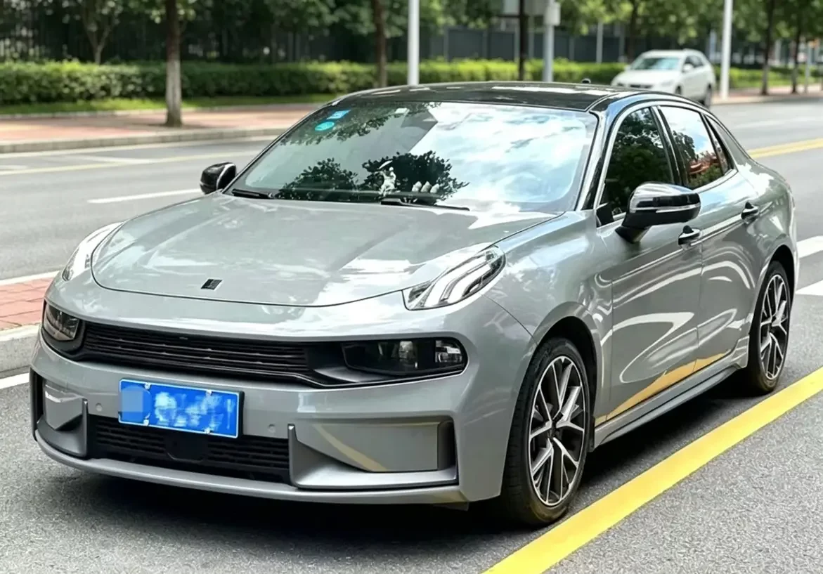 Lynk & Co 03