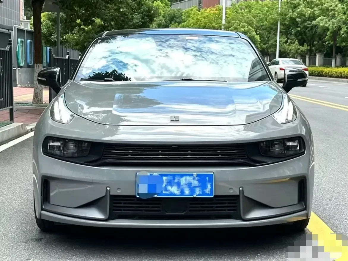 Lynk & Co 03