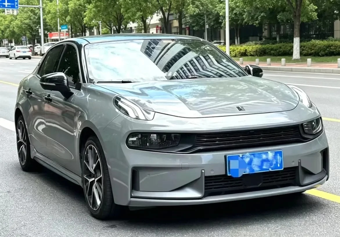 Lynk & Co 03