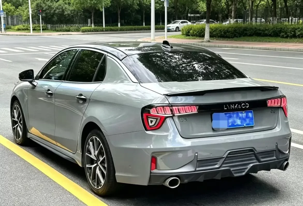 Lynk & Co 03