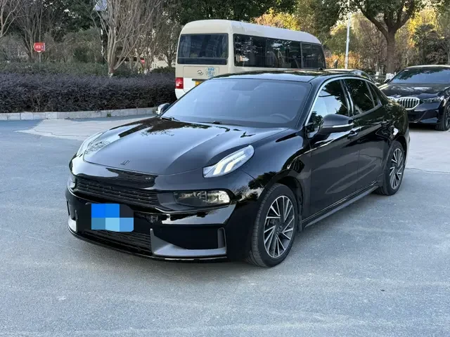 Lynk & Co 03