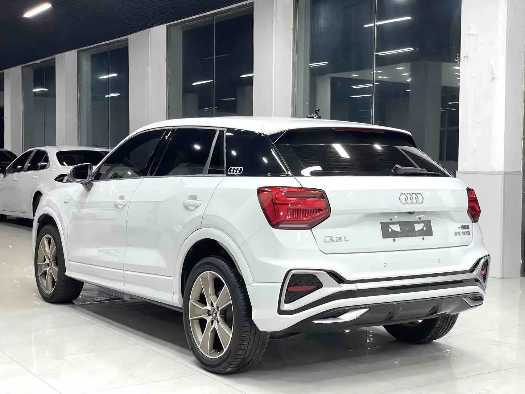 Audi Q2L