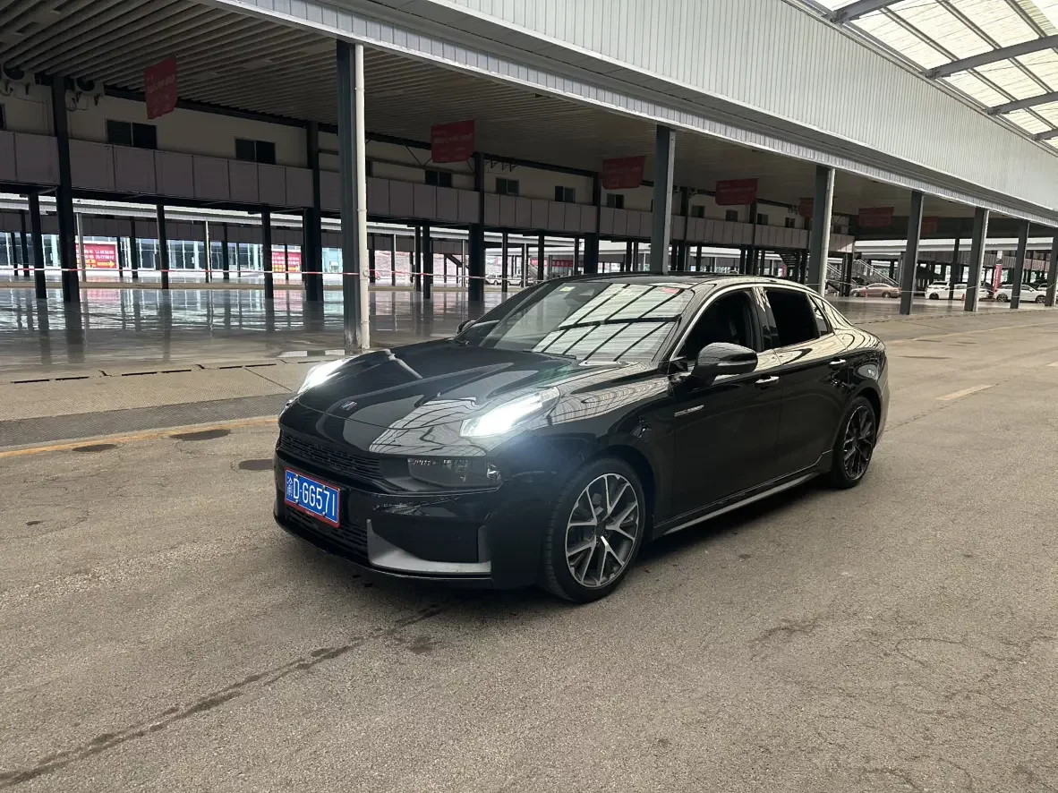 Lynk & Co 03