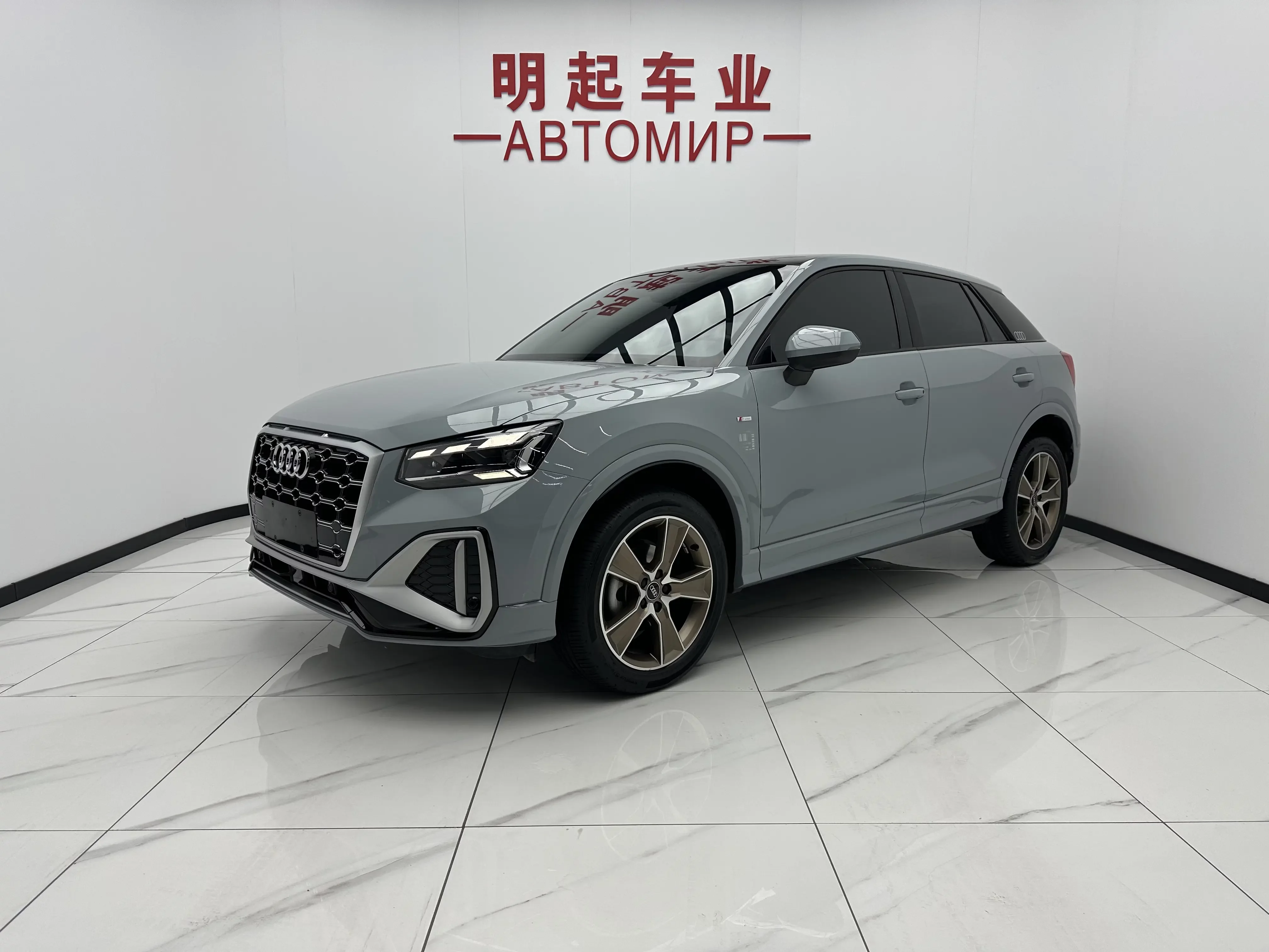 Audi Q2L