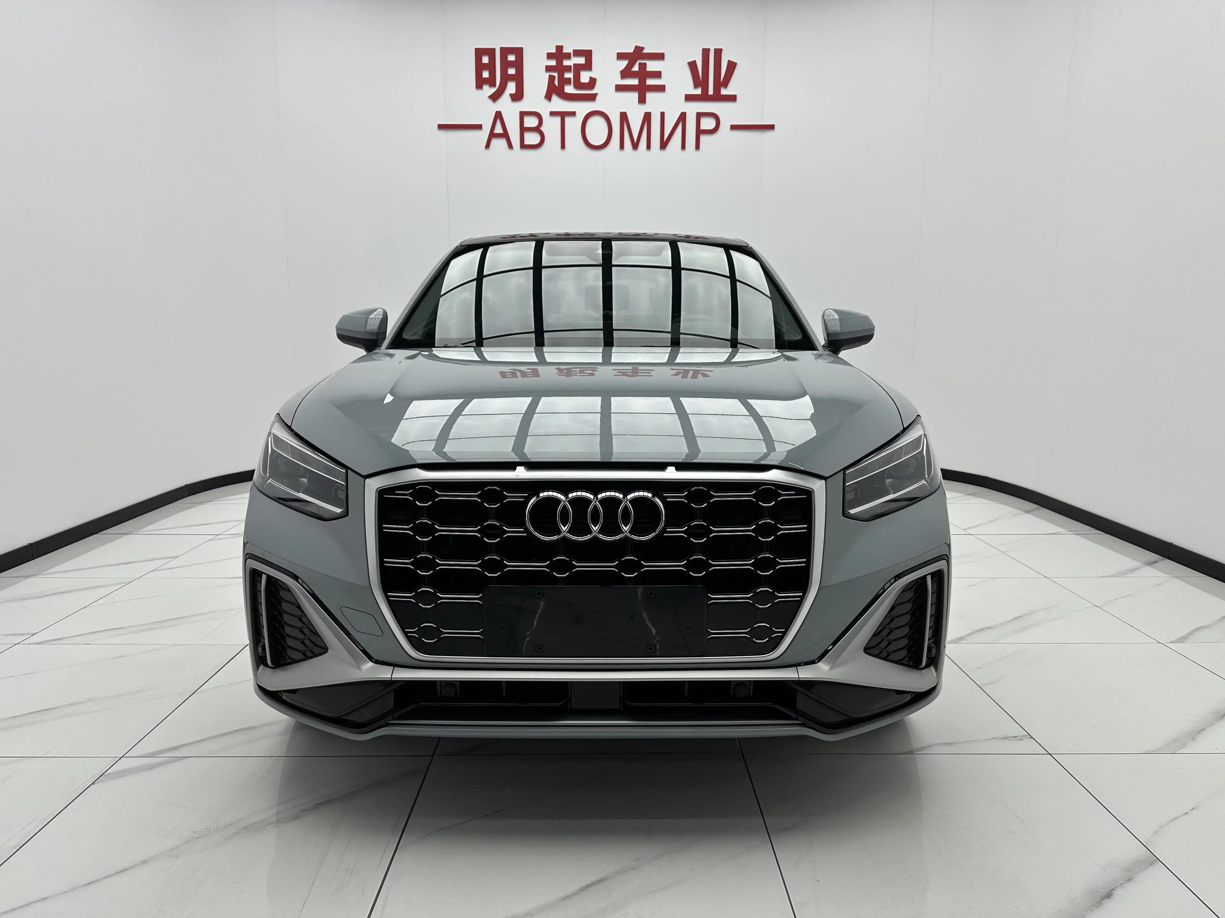 Audi Q2L