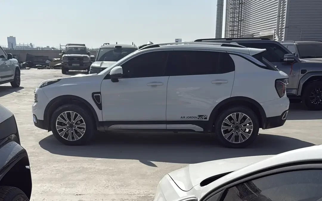 Lynk & Co 01