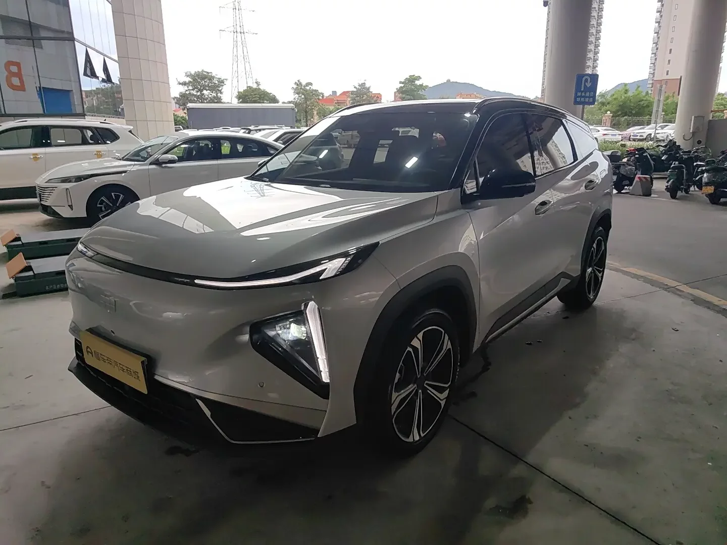 Geely Galaxy L7