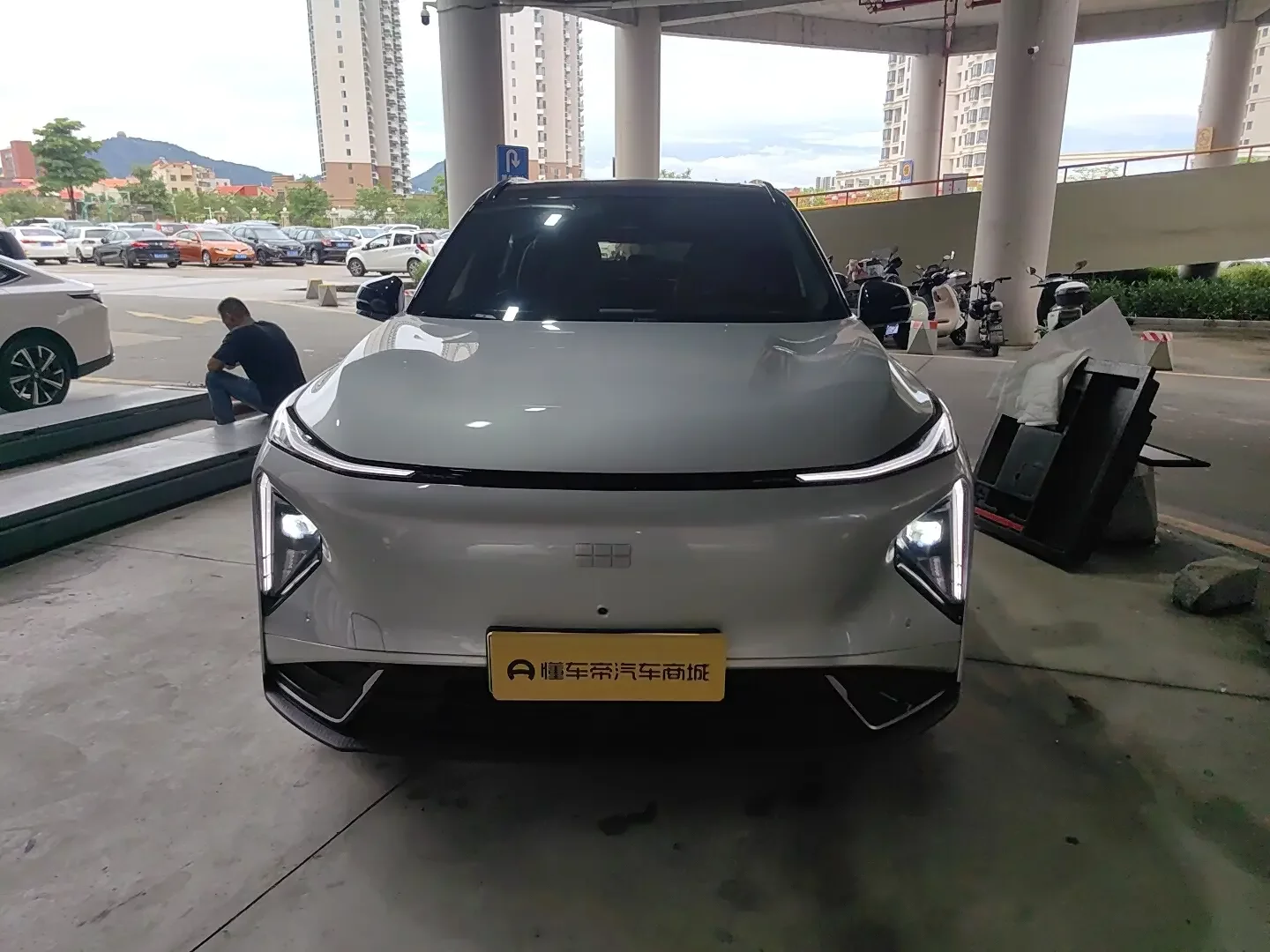 Geely Galaxy L7