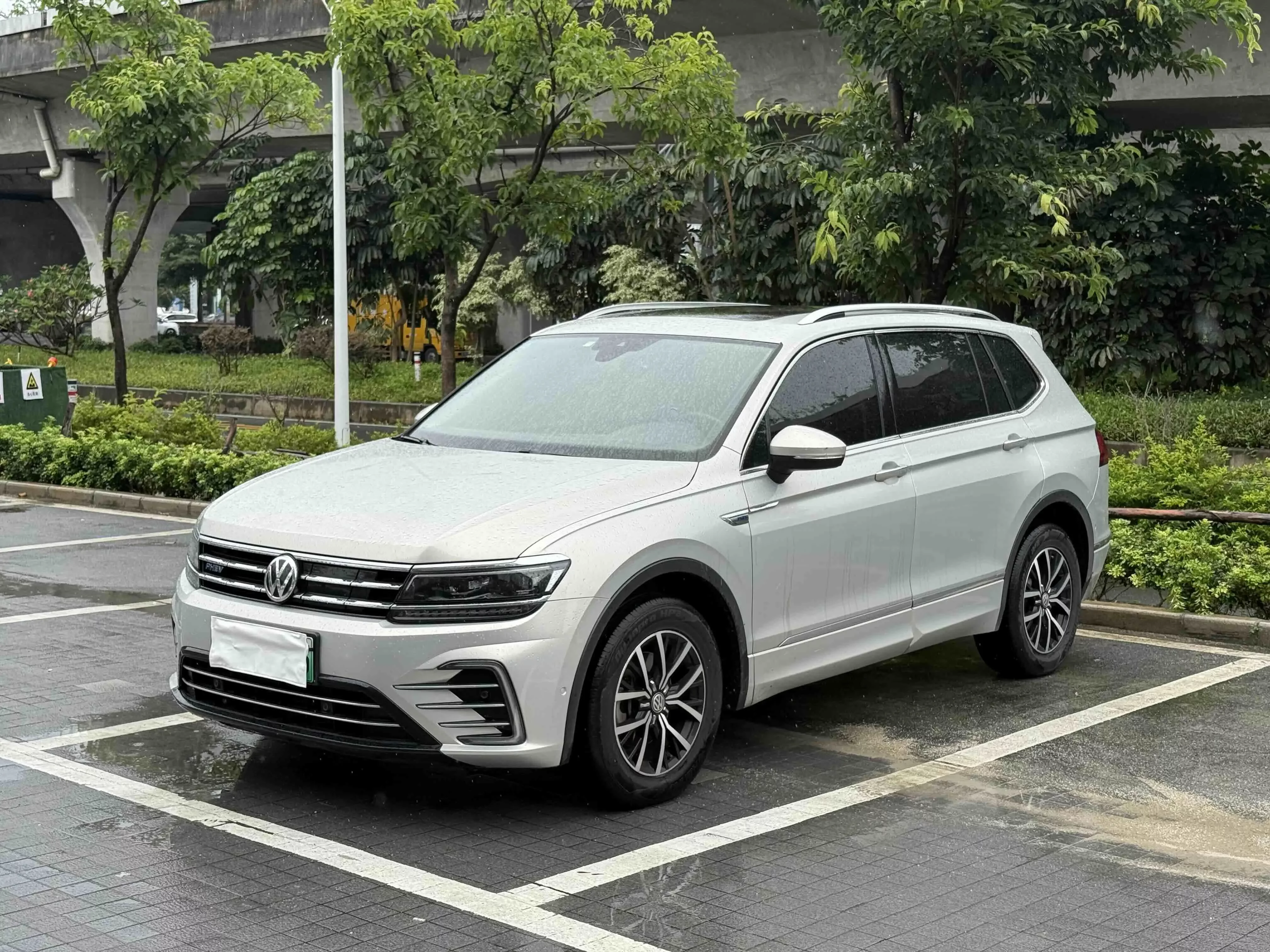 Volkswagen Tiguan L PHEV
