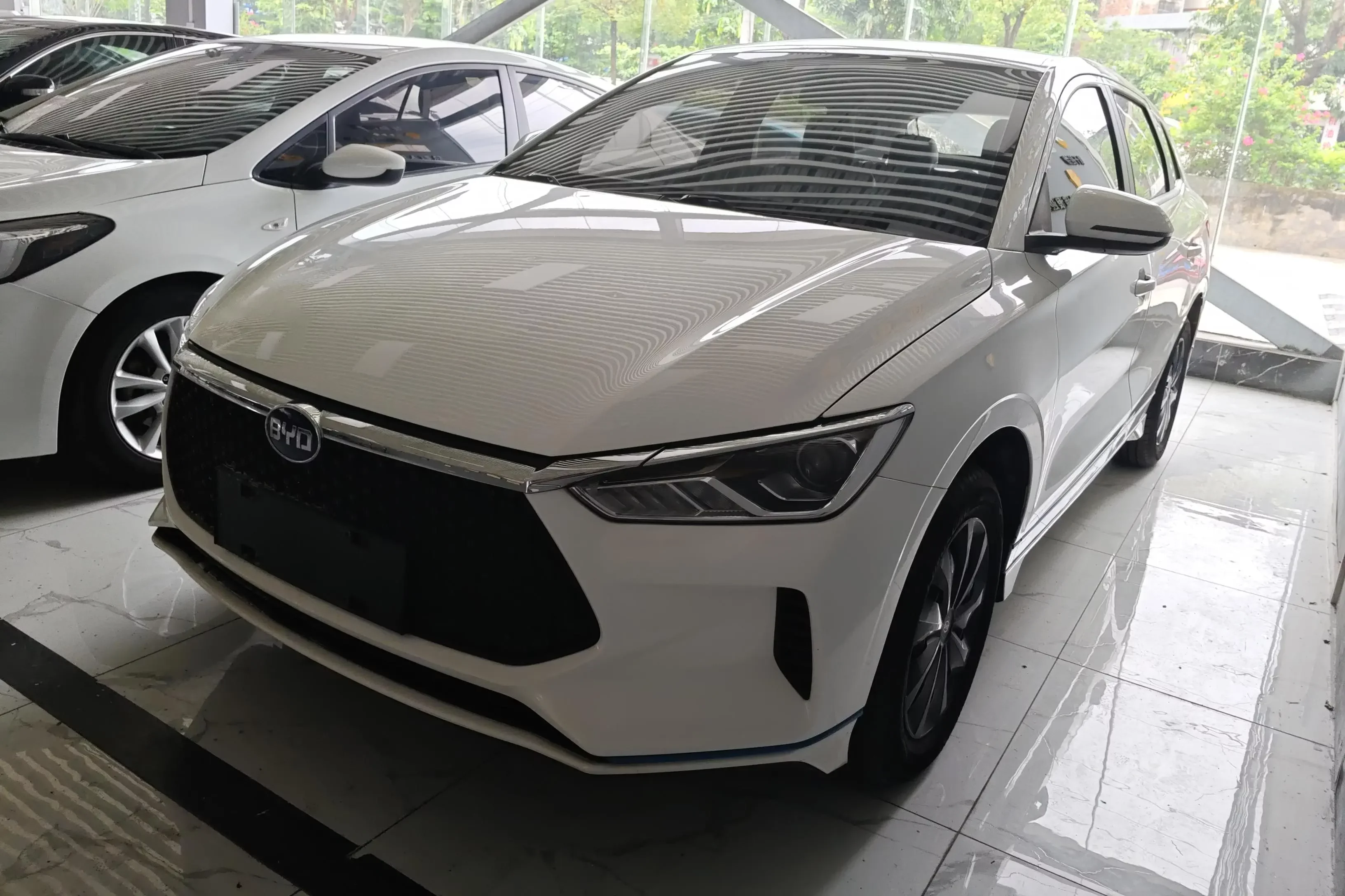 BYD e2