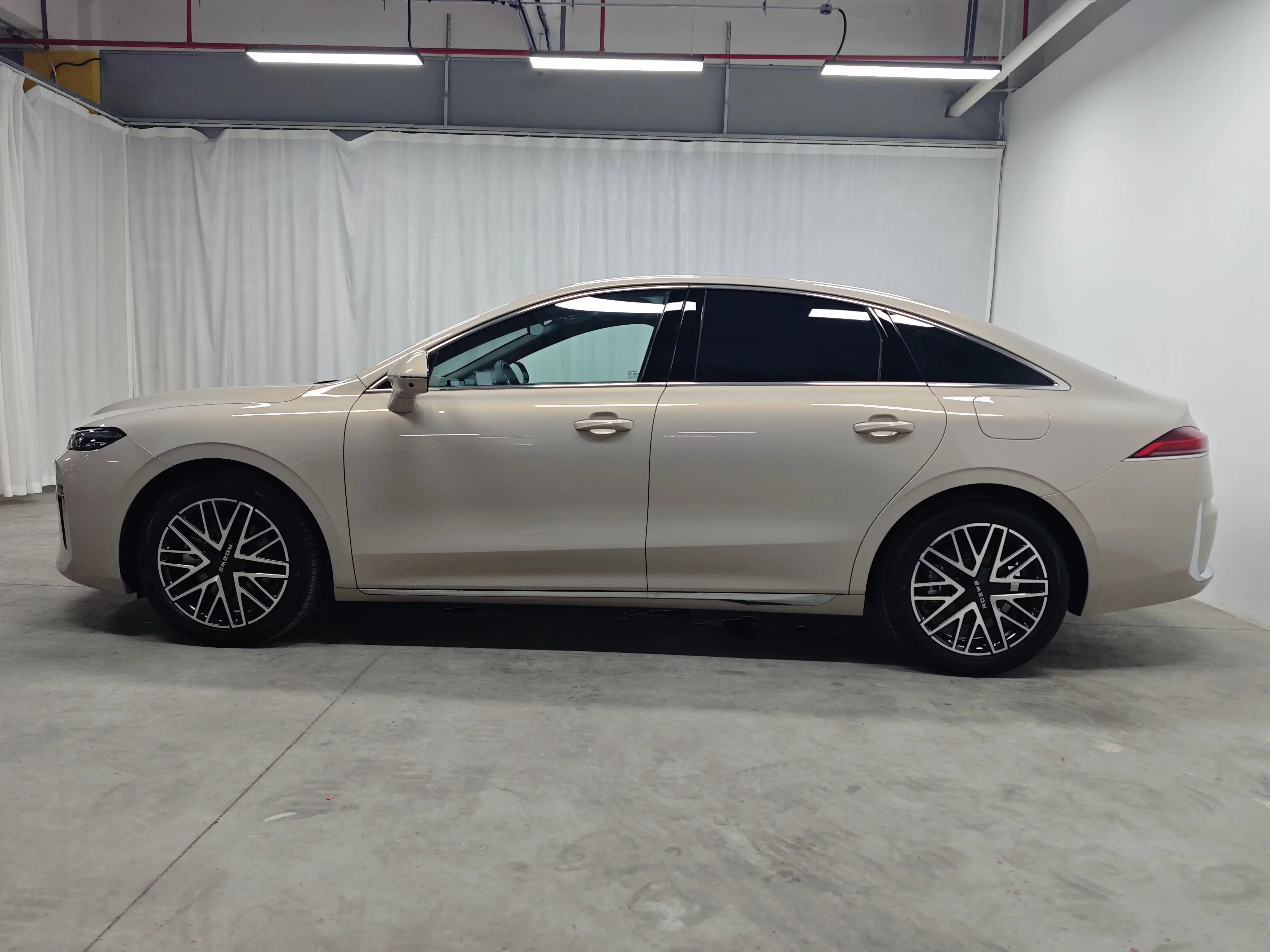 Roewe M7 DMH