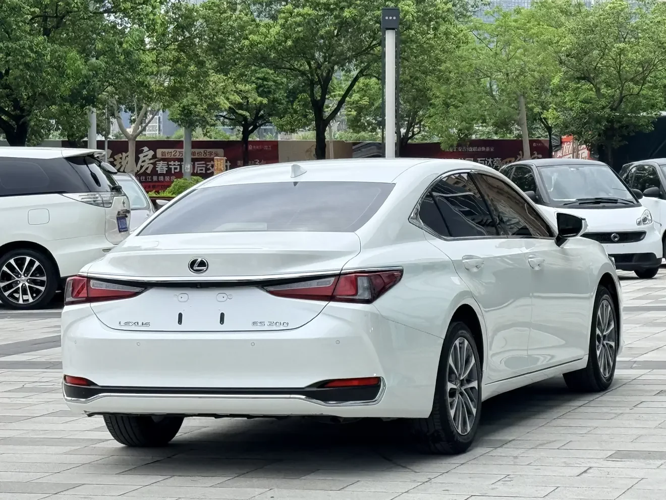 Lexus ES