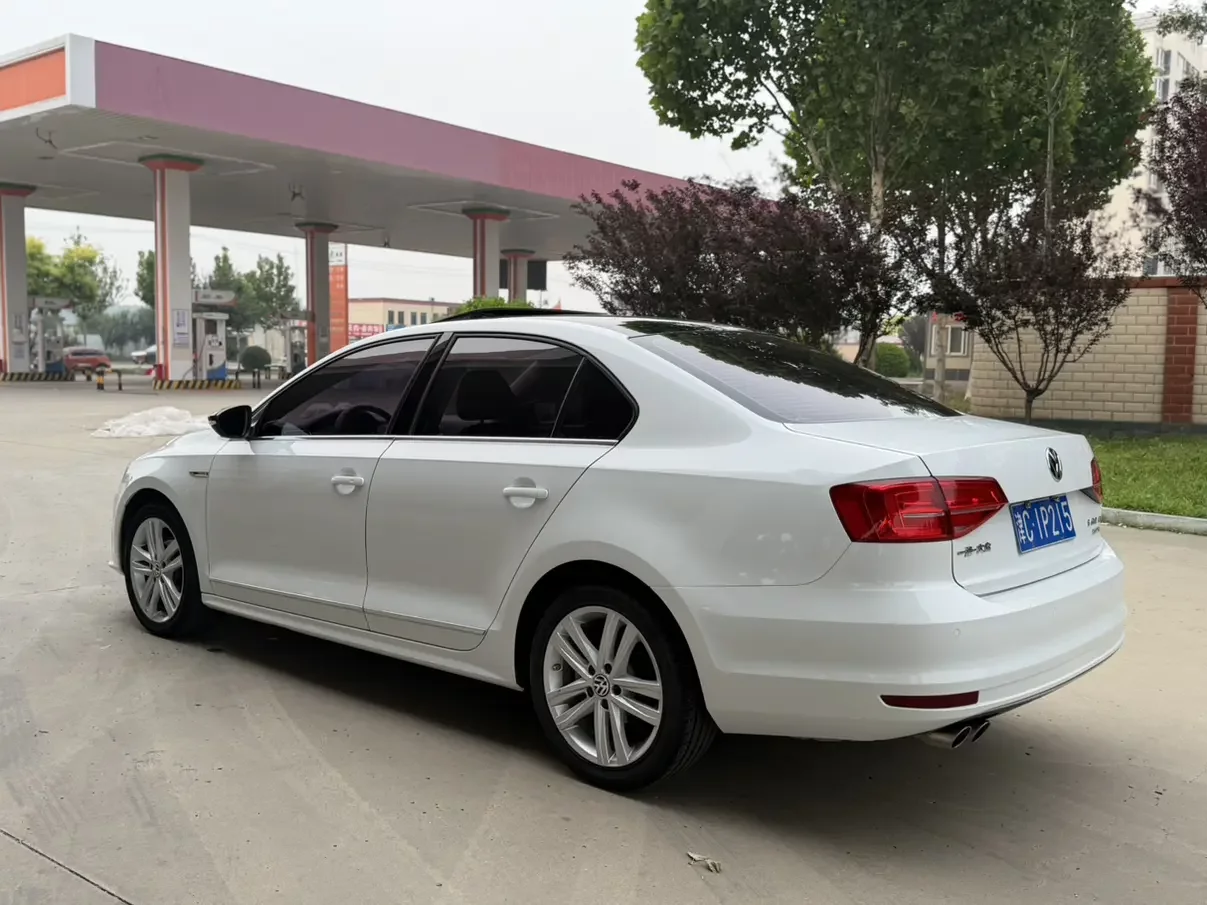 Volkswagen Sagitar