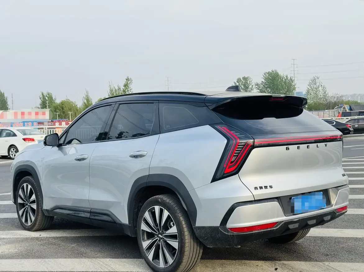 Geely Atlas L
