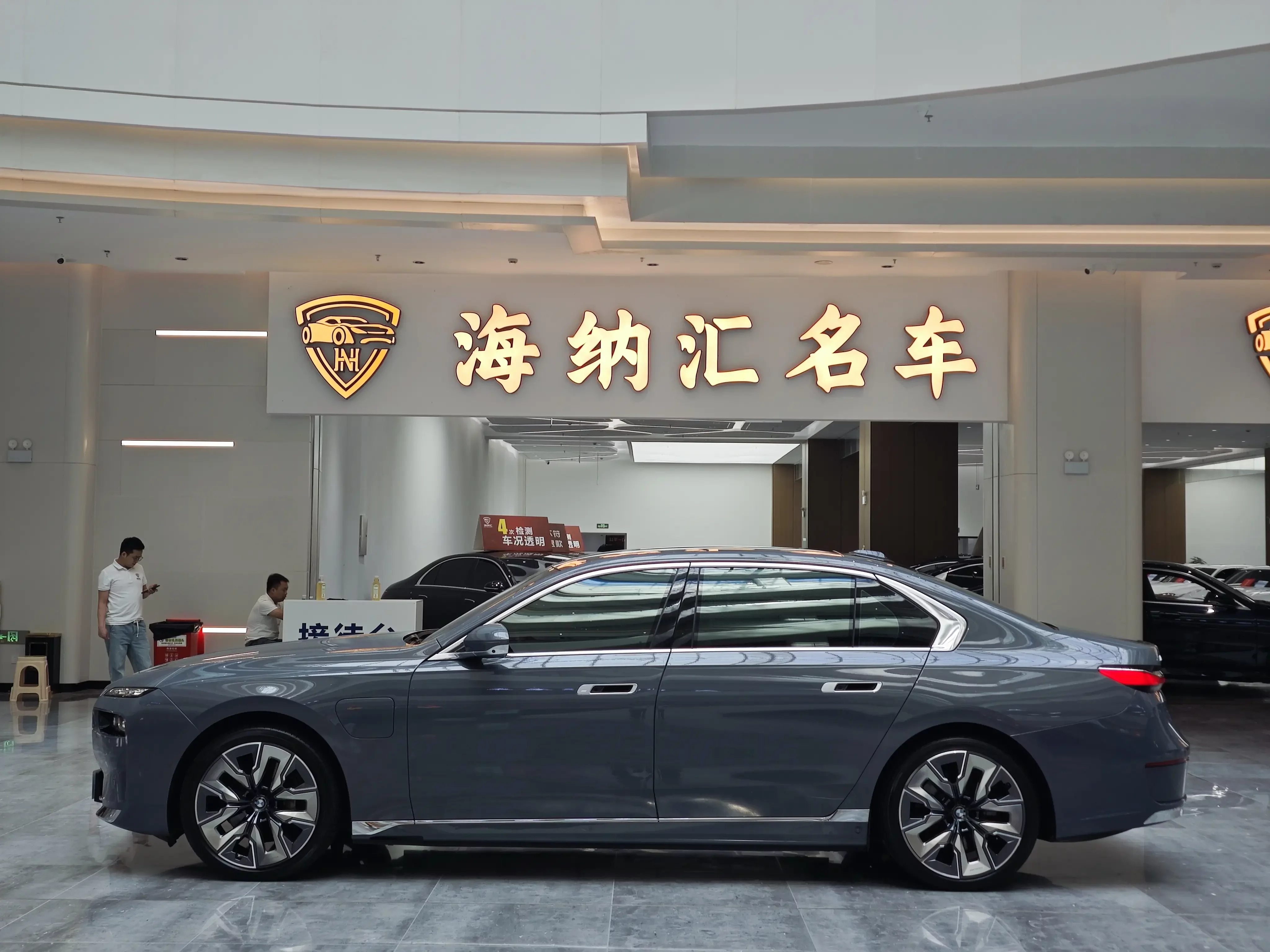BMW i7