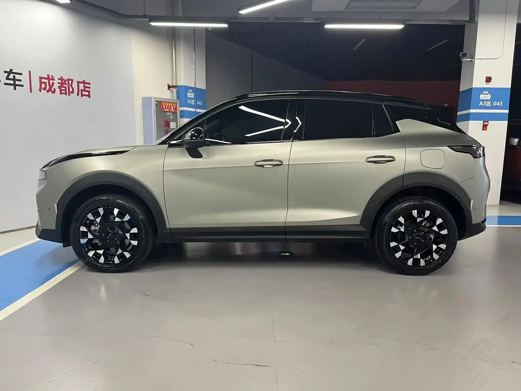 Lynk & Co 06