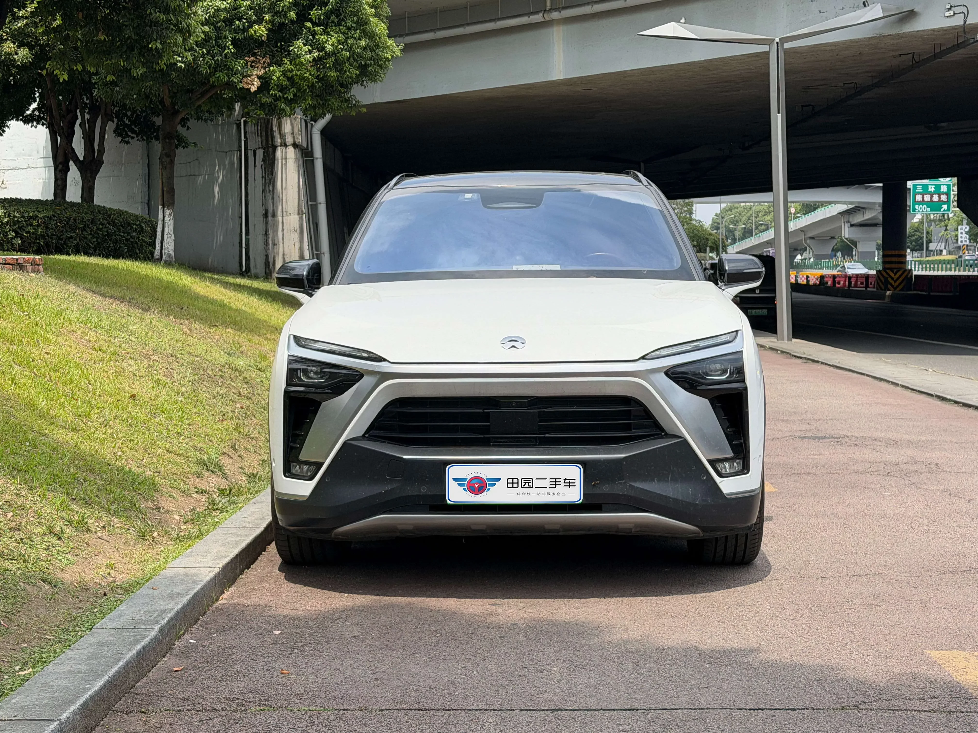 NIO ES8